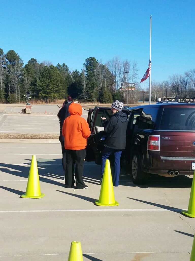 archildrensIPC's tweet photo. Carseat checkup in Jacksonville helping keep kids safe this holiday season @archildrens #carseatsar #injuryprevention #theIPC https://t.co/YH5tujurfY