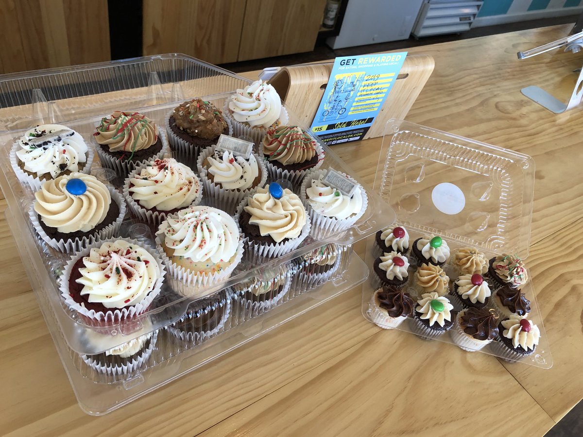 ButterSwtCakes's tweet photo. Headed to a Christmas party? We’ve got you covered! Be the hero and show up with ButterSweet cupcakes. #cupcakes #minicupcakes #sugarcookies #caketruffles #cakepops #yukon #yukonok #edmond #edmondok #okc #bakery #letseat #eatsokc #okigers #keepitlocalok #shopsmall #buttersweet https://t.co/mWlpJNaiZq