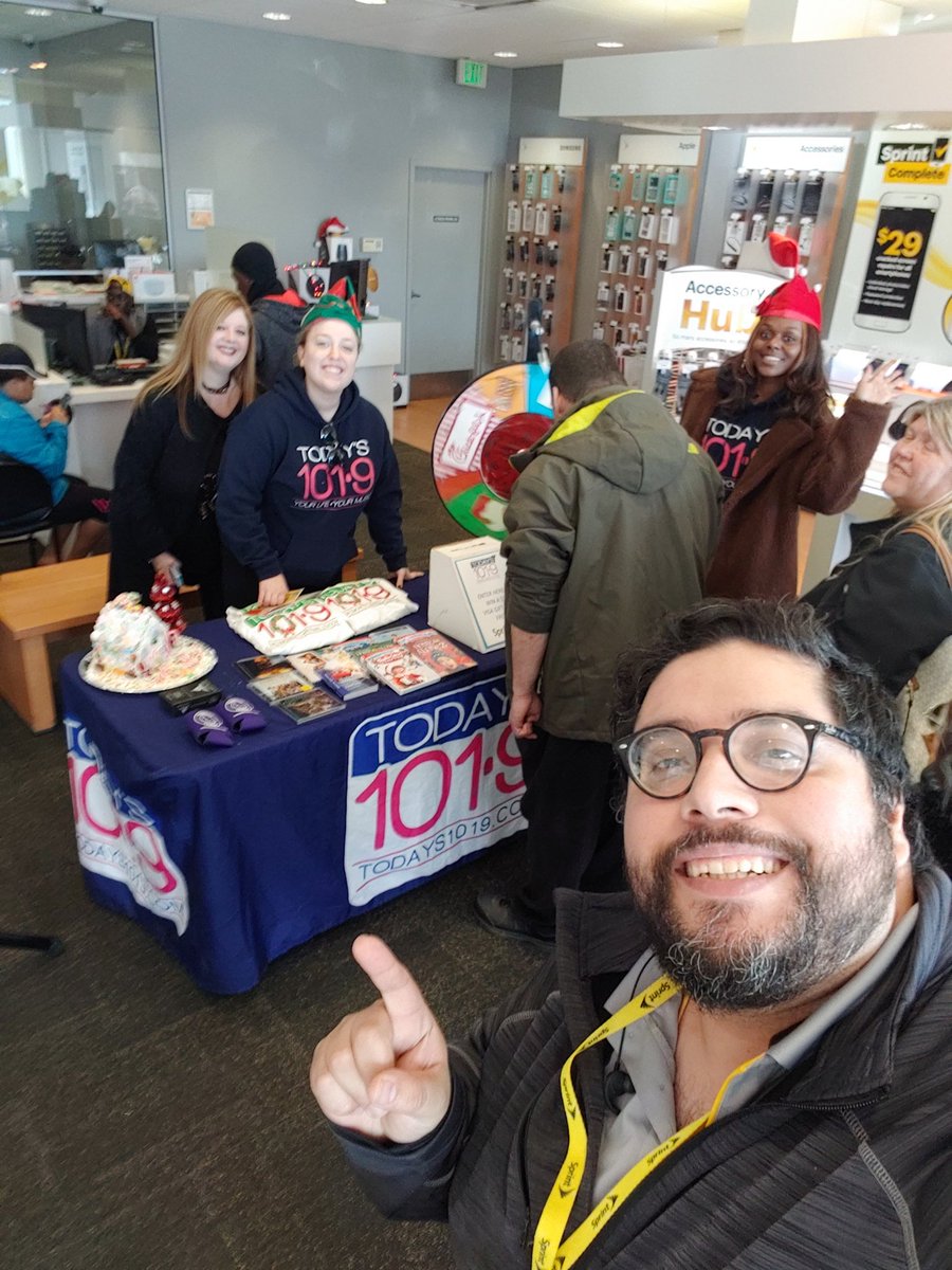 jpaaby02's tweet photo. Exciting to have 101.9 in our Towson Sprint Store today! You gotta love the Holidays!! 😊😊 #sprintstore #HolidaysAreComing #101.9 @sprint_towson @TowsonSprint @johncanalesusa @SellPhones4 @SprintMidAtl https://t.co/nV3Ve0cOXx
