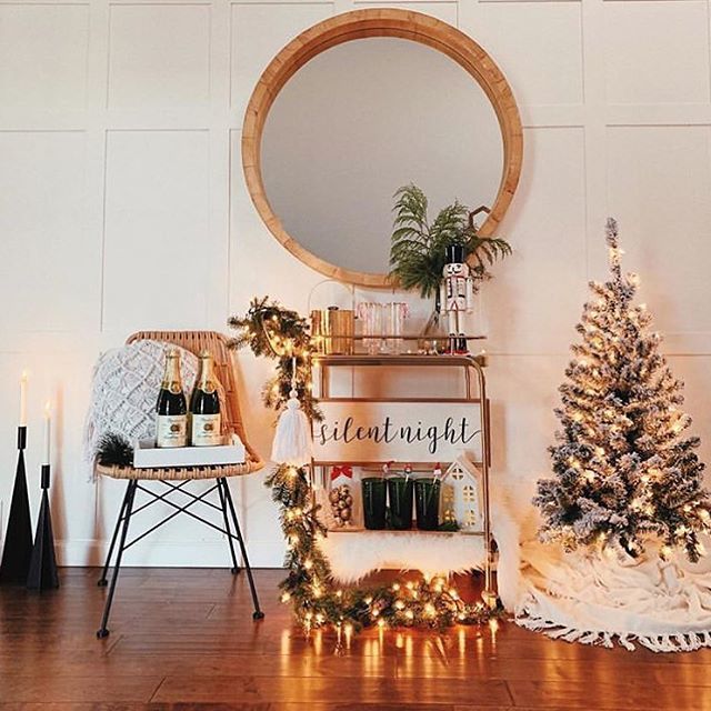 This is so lovely! @sugarpartiesla #drinkswithfriends #drinkstrolley #cocktails #barcartstyling #christmaswelcome #christmas #christmasdecorations #christmasdecor #interiordesign #interiors #interiorstyle #interiorstyling #interiorinspo #homedecor #homes… bit.ly/2V6P8lU