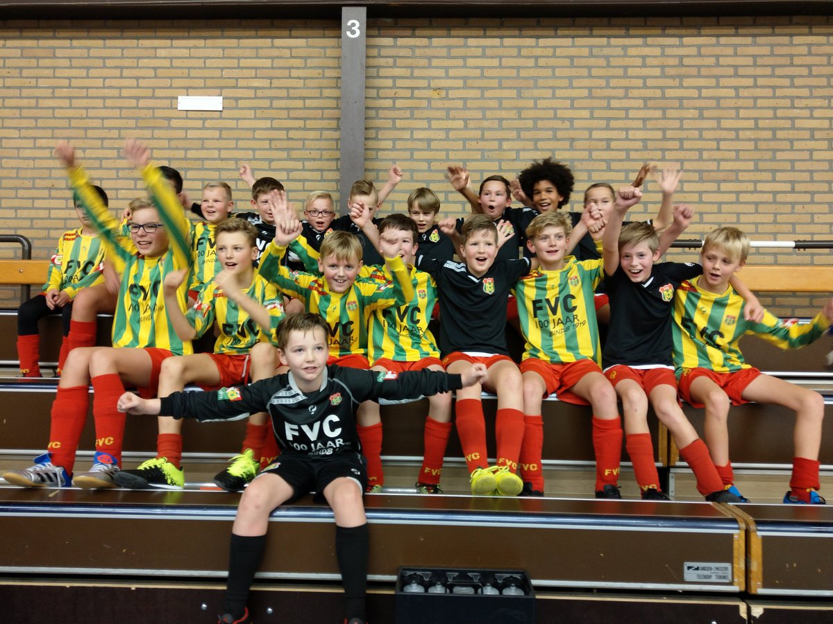 FVC_JO14_1's tweet photo. BAM, vanmiddag de laatste zaalvoetbalwedstrijden voor dit jaar. Oosterlittens jo11-2 vs @vv_FVC JO11-2 1-6 winst en @vv_FVC JO11-2 vs @vv_FVC JO11-3 6-0 winst. #toppersvanFVCjo11-2 #toppersvanFVCjo11-3 #LSG #fijnekerst #gezondensportief2019 https://t.co/hTt3miqwf5