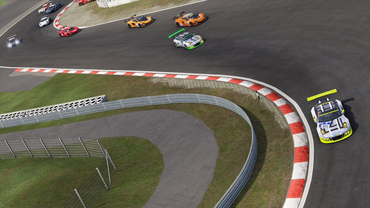 Official__LMR's tweet photo. Porsche vs McLaren #PCARS2 #GT3 #GoLuhMer ๐ธ: @LMR_Sahara https://t.co/aPbBNMhTCn