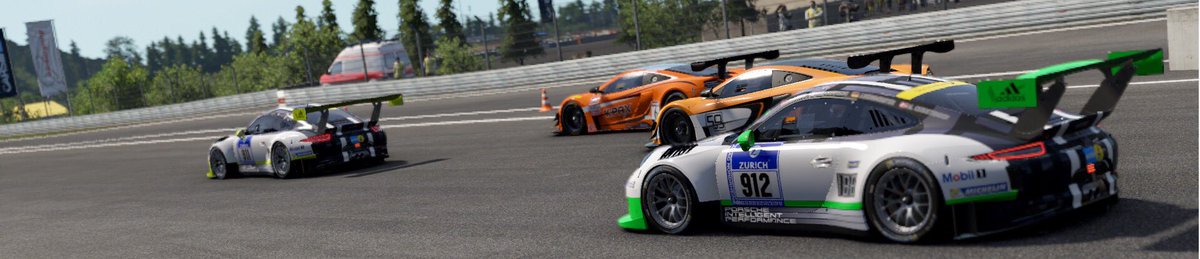Official__LMR's tweet photo. Porsche vs McLaren #PCARS2 #GT3 #GoLuhMer ๐ธ: @LMR_Sahara https://t.co/aPbBNMhTCn