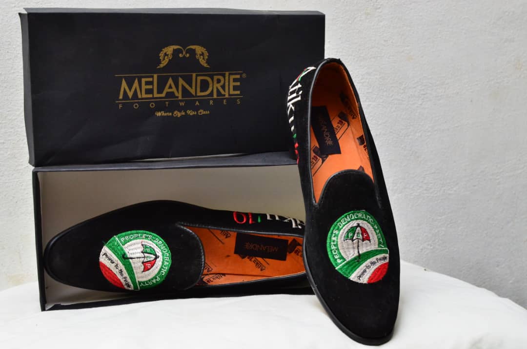 Kindly help retweet till it reaches <a href="/atiku/">Atiku Abubakar</a> 2customized handmade shoes for the Waziri of Adamaw. Made by an "unlazy" Nigerian youth. Sir, we hope you like them &amp; wouldn't mind empowering us to do more.We can make customised shoes for your campaign team #LetsGetNigeriaWorkingAgain