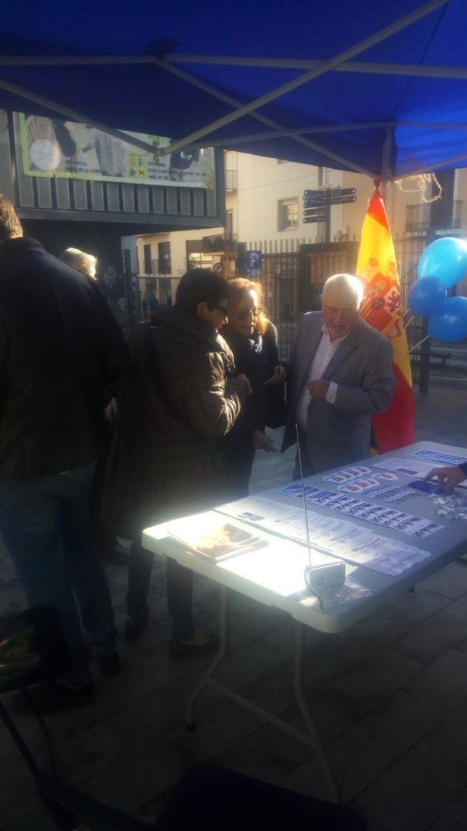 ejimenezcara's tweet photo. Carpa valiente en Canet!!
💙🇪🇸
Esta mañana con Albert Martínez y la junta del @PPCanet defendiendo a la Cataluña valiente e indignada con el desprecio del gobierno autonómico y con el abandono del gobierno central.

#eleccionesya
#SOSCat
#yoPP https://t.co/W15WjmzFAA