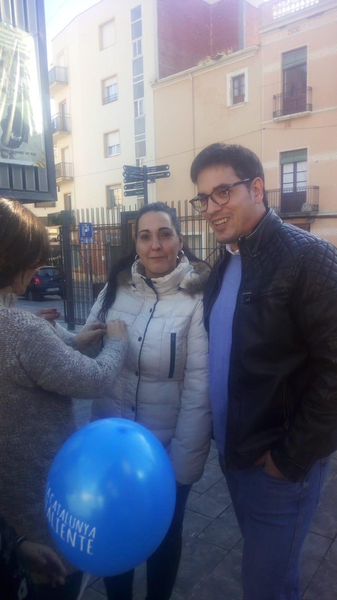 ejimenezcara's tweet photo. Carpa valiente en Canet!!
💙🇪🇸
Esta mañana con Albert Martínez y la junta del @PPCanet defendiendo a la Cataluña valiente e indignada con el desprecio del gobierno autonómico y con el abandono del gobierno central.

#eleccionesya
#SOSCat
#yoPP https://t.co/W15WjmzFAA