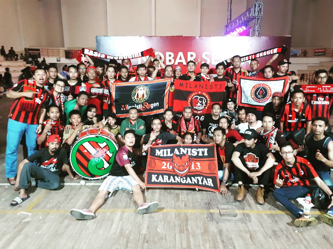 misezsolo011's tweet photo. Grande Famiglia Milanisti Indonesia Sezione Soloraya

@MilanistiOrId 
@MI_JatengDIY 

@MIsezSoloRaya 
@MIbasisKRA 
@MIbasiswonogiri 
@MIbasisBoyolali
@MIbasisKlaten 
@MISragen
@MIsUngaran
#NobarAkbar 
#JatengDIYGuyub 
#seduluransaklawase https://t.co/ix96J5YHGw