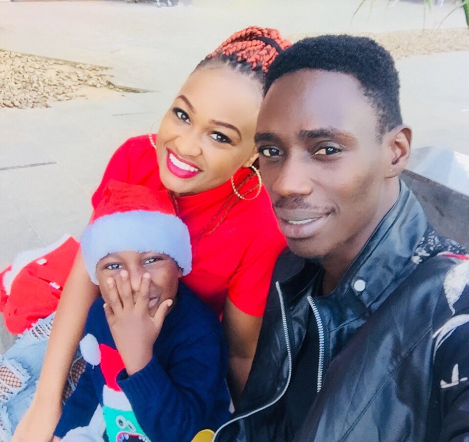 deedaisy031's tweet image. Happy Holidays from the Seguns #LovenLight