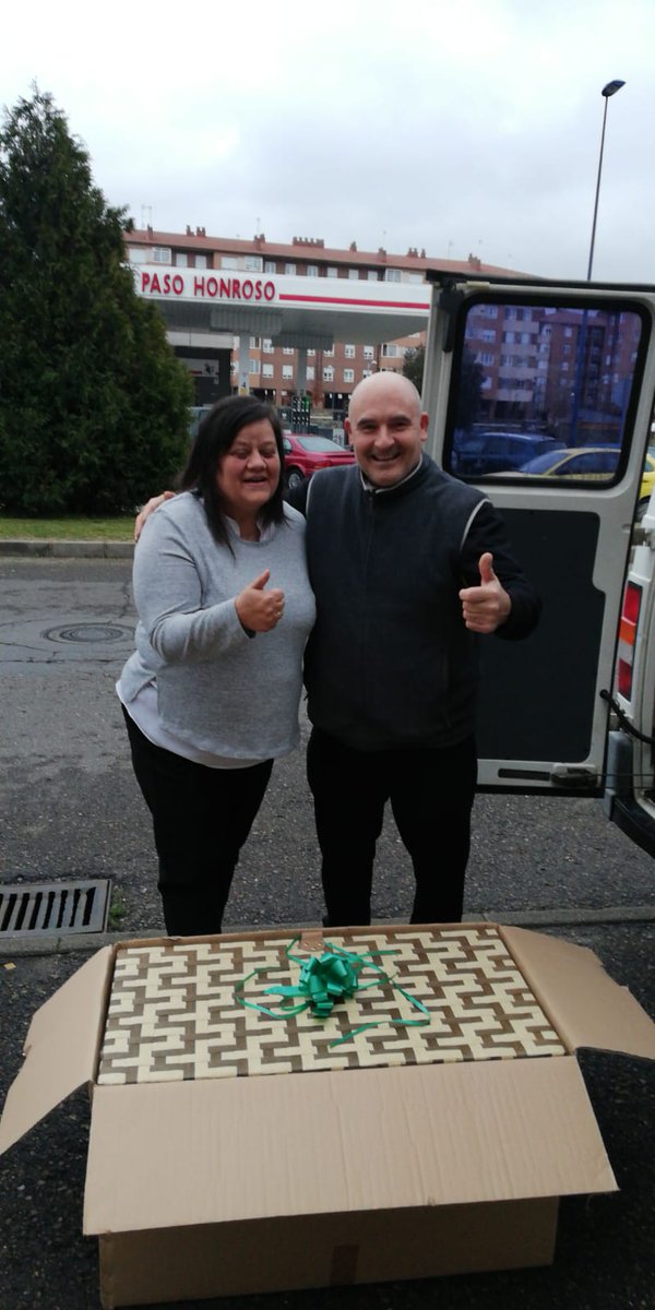 PollosDeLeon's tweet photo. El ganador de la cesta de Navidad es el número 47 !!! 
Enhorabuena a la ganadora !!!😊😊👏👏👏🎉🎊🎁🎀🎊🎉🎉🎈🎉🎊🎁🎁 https://t.co/iRA20I6eXn