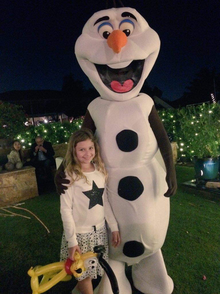 SenecalMolly's tweet photo. What an amazing and fun night at a friends Cupcake Christmas Celebration.  The kids and grownups had a wonderful time! Great way to kick off the winter break! @fac_fred https://t.co/Spg2M7UEW6