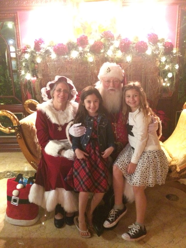 SenecalMolly's tweet photo. What an amazing and fun night at a friends Cupcake Christmas Celebration.  The kids and grownups had a wonderful time! Great way to kick off the winter break! @fac_fred https://t.co/Spg2M7UEW6