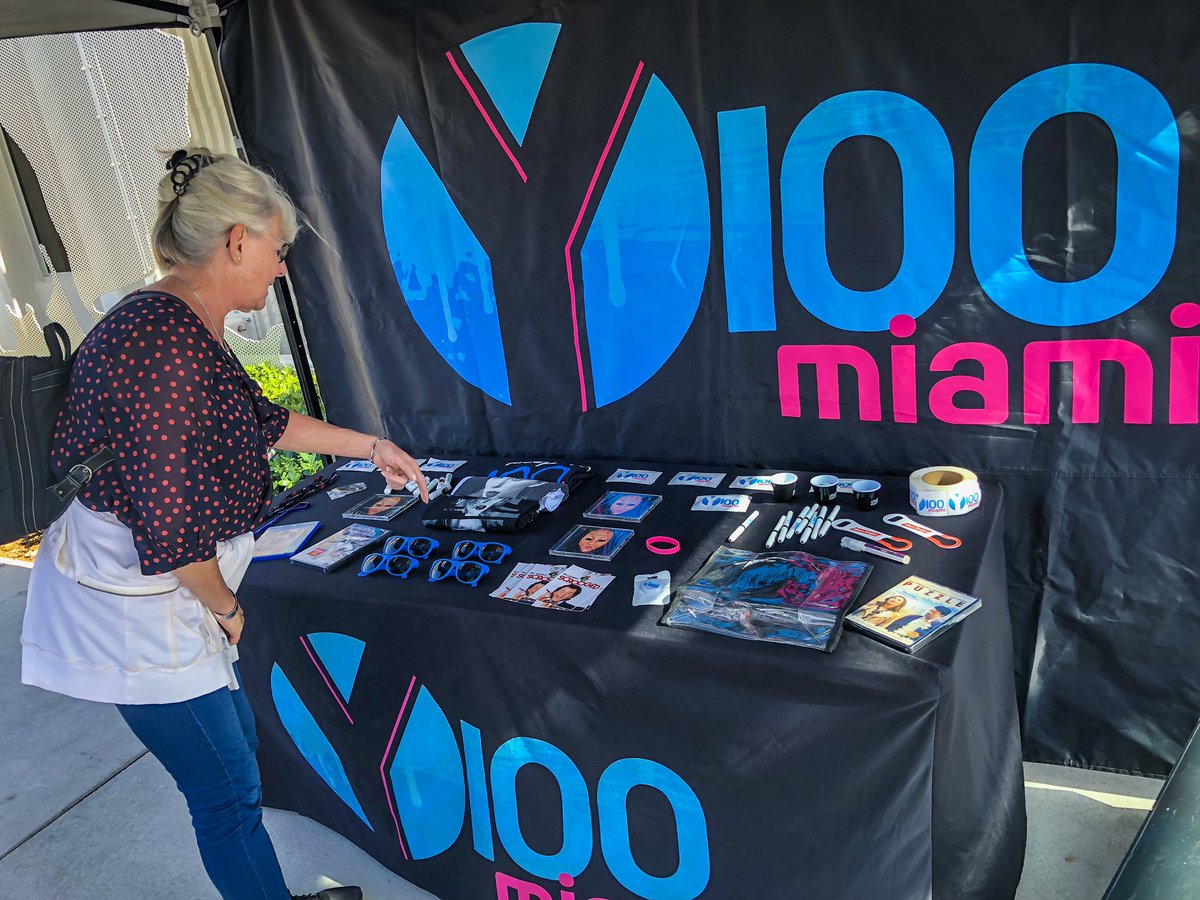 Y100MIAMI's tweet photo. #AdoptDontShop this holiday season! Bring the family out to Miami-Dade Animal Services in Doral and give a furry friend a lovely, new home! #PetsToLove 🐶😸 https://t.co/tfvP58vUaw
