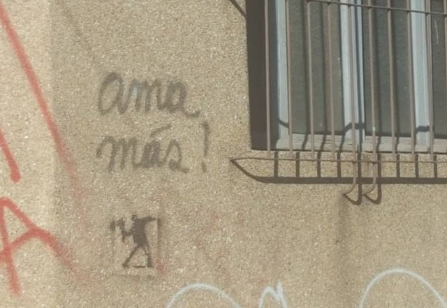 sonofawriter's tweet photo. Credits by @poesiaymuros #scrittesumuri.it #talkingwalls #ecritsurlesmur #urban #streetart #escritas 🗯️we are proud to introduce you our brandnew urban street collection poster, accessories, apparel at https://t.co/dQLn8lqqwS https://t.co/6XJRNXSdjo
#scrittesuimuri #scritte #fr… https://t.co/dJBAtZ4NO5