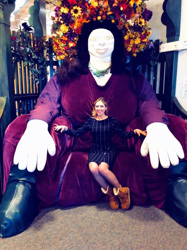 MeaghanMooney1's tweet photo. Gigantic chairs, chalkboards &amp; challenging games for the children ... Oh my!! @ProvCM is a great #giftidea / spot to keep the kiddos busy! 

👉Search #WinterOfFun @NBC10’s website https://t.co/R5xIAb0SDM