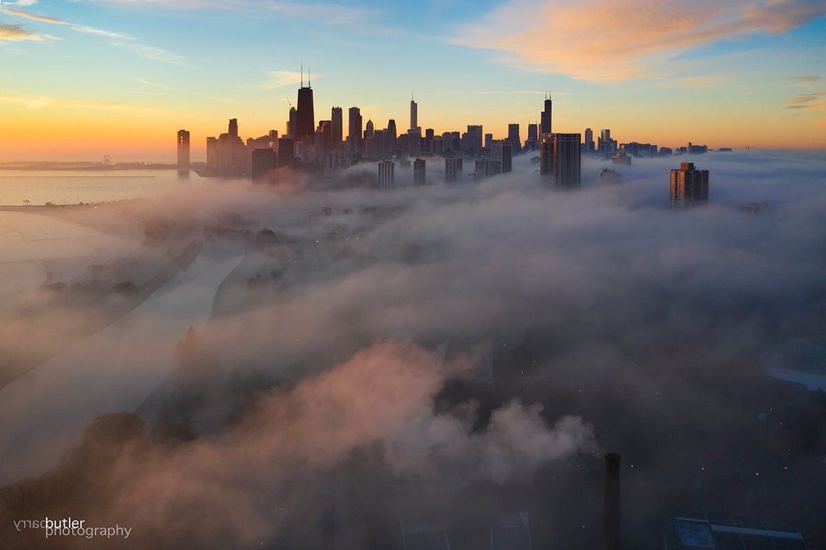 SkylineArch's tweet photo. Happy Holidays from Chicago, IL.

Photo: @barrybutler9 https://t.co/5ZULcdoHkJ