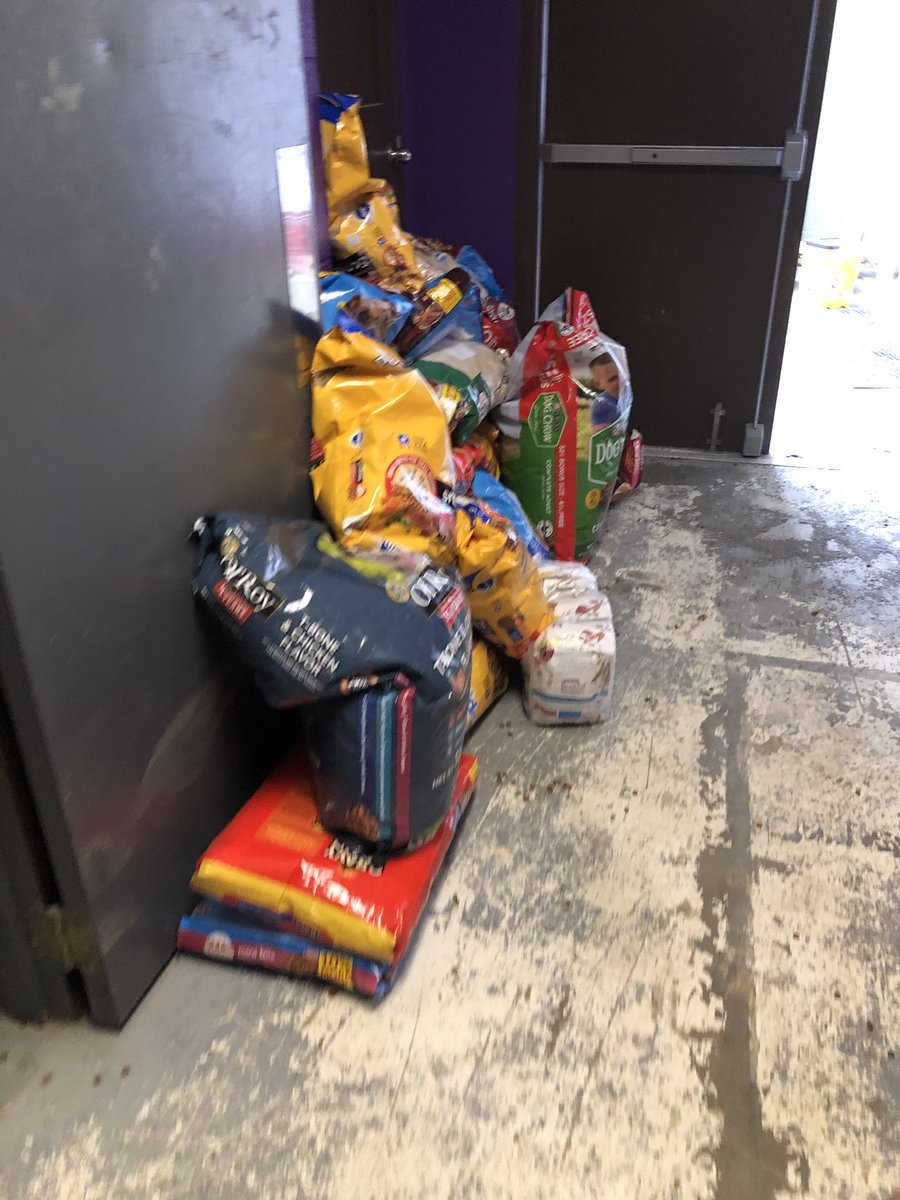 MuncieACS's tweet photo. We owe a HUGE thank you to Cat’s Haven of Indy for these donations! Lots of litter and dry food for both cats and dogs! (4 pallets full to be exact!) 
Thank you! 
-the cats and dogs from MACS https://t.co/G6WjHyZwWl