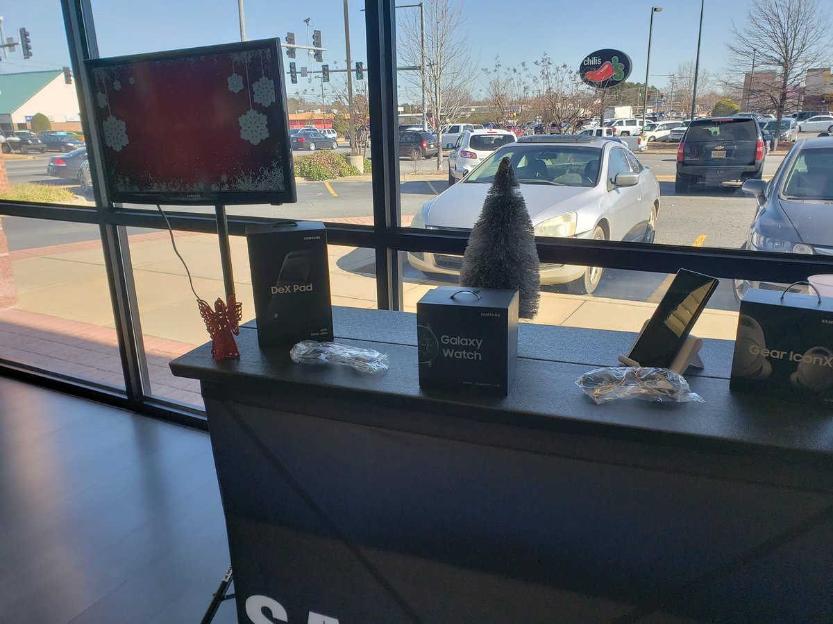 TaylorSamsung's tweet photo. Christmas time in Conway Arkansas
#fsmholidayfunsales https://t.co/pnsoCpyz1e