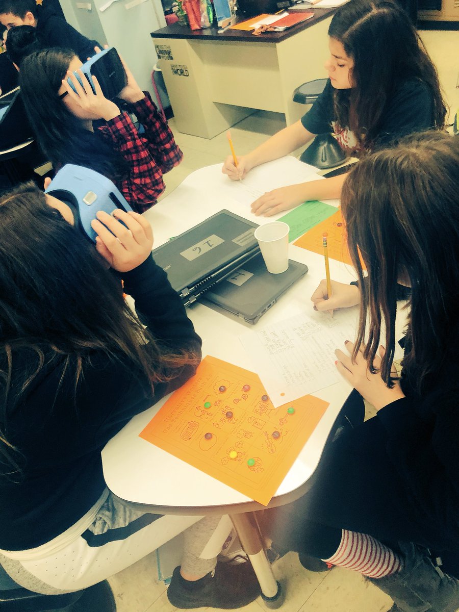 msTHEODOROU's tweet photo. A favorite holiday tradition as a teacher has become taking my classes to see the Lights of London using #googleexpeditions & dressing like a reindeer! βοΈπ‘#wishyouwereapanther #amazingthingshappenhere #googleedu #narrativetechniques https://t.co/2YMYXG57Ao