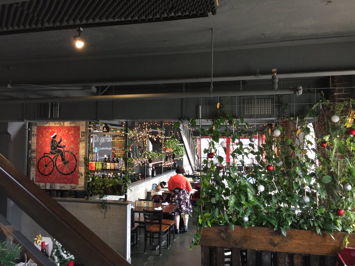 HRA_Builds's tweet photo. Conshohocken Brewing Bridgeport is looking festive and green! #HappyHolidays #ConshohockenBrewing #HRABuilds https://t.co/J6i8ytENoq