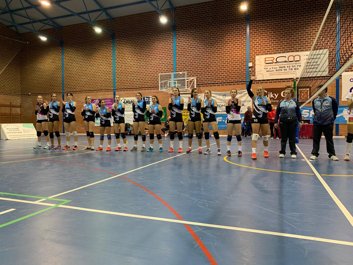 algarsurmenor's tweet photo. ¡Balón en juego! 1er partido de la segunda vuelta vs. @VoleyCiutatCide https://t.co/XOzlUJxVyC