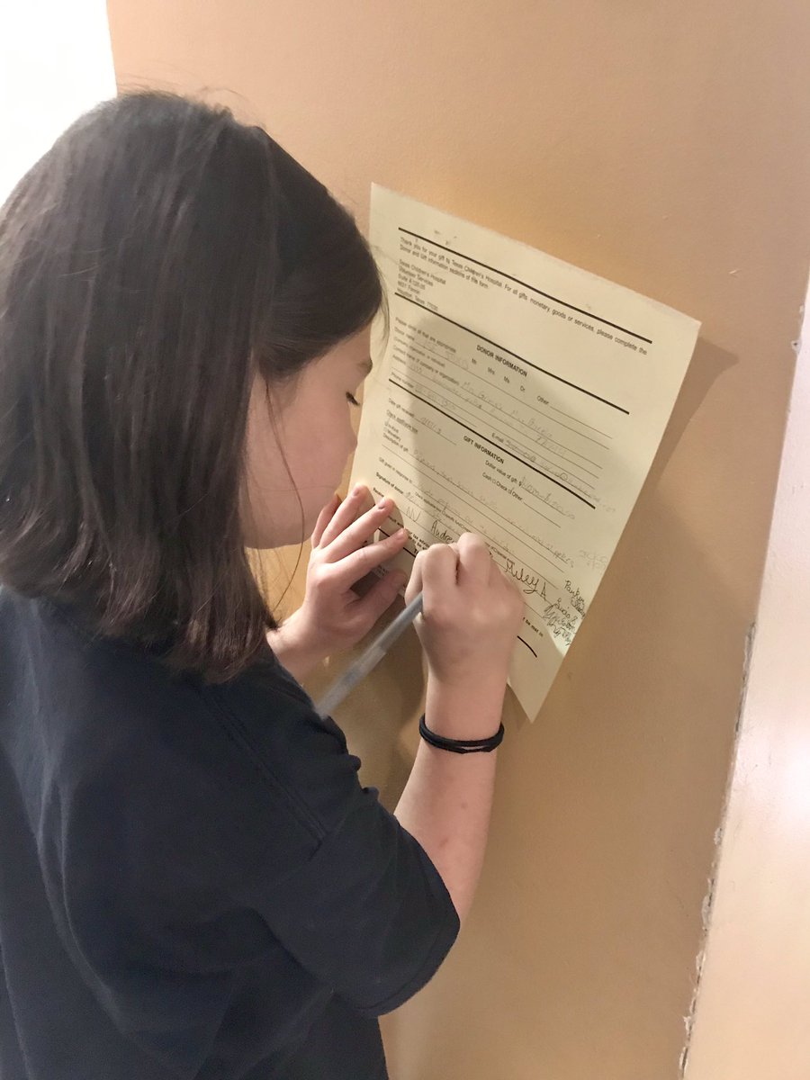 #LSEStuCo AGENTS delivered the donations from the Jolly Jammie Drive <a href="/HumbleISD_LSE/">Lakeshore Elementary</a> today to <a href="/TexasChildrens/">Texas Children's</a> Hospital!#BeTheChange @MsBarela2 <a href="/MsSCottrell/">Saundra Cottrell</a> #leopardspotting #LSEhittingTheSlopes #DifferenceMakers