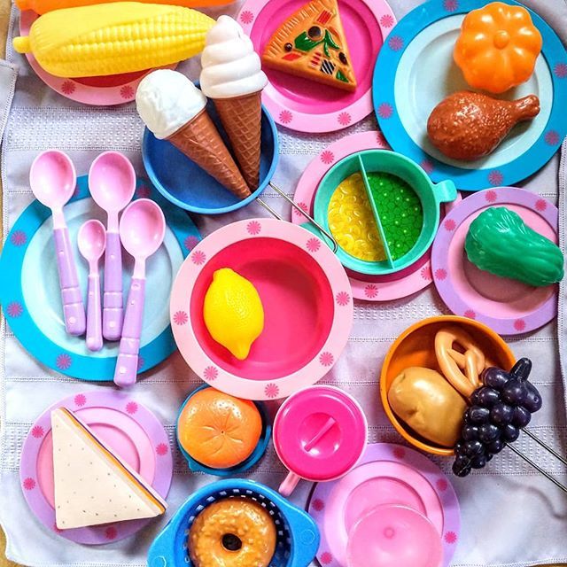 TaylorMosbey's tweet photo. Holiday meals are the best! #foodie  #obligatoryfoodpic #lookatthatspread! https://t.co/inNwp9GGyK https://t.co/S1uxXTMy3Q