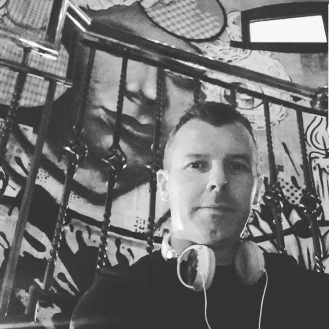 Resident DJ Glenn Sheridan from 9pm tonight #ChristmasCountdown #RockingAroundTheChristmasTree