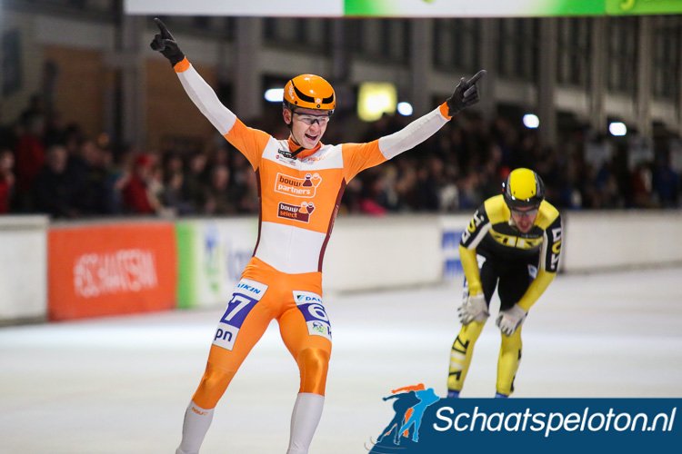Schaatspeloton's tweet photo. Casper de Gier met overwinning naar het beloftenwit https://t.co/Fcim7eBsJO #marathonschaatsen #meermarathon #schaatsen https://t.co/HhSkdIyb7F