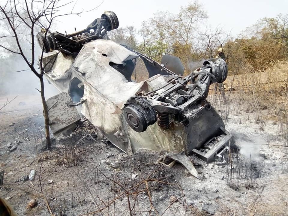 فور دخولها الخدمه : مدرعه Otokar Cobra التركيه تم سحقها بعبوه ناسفه محلية الصنع في بوركينا فاسو DvCvrrAXQAAjRHm