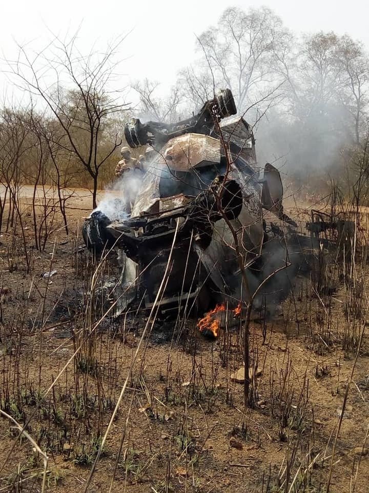 فور دخولها الخدمه : مدرعه Otokar Cobra التركيه تم سحقها بعبوه ناسفه محلية الصنع في بوركينا فاسو DvCvtpxXQAEMBB9