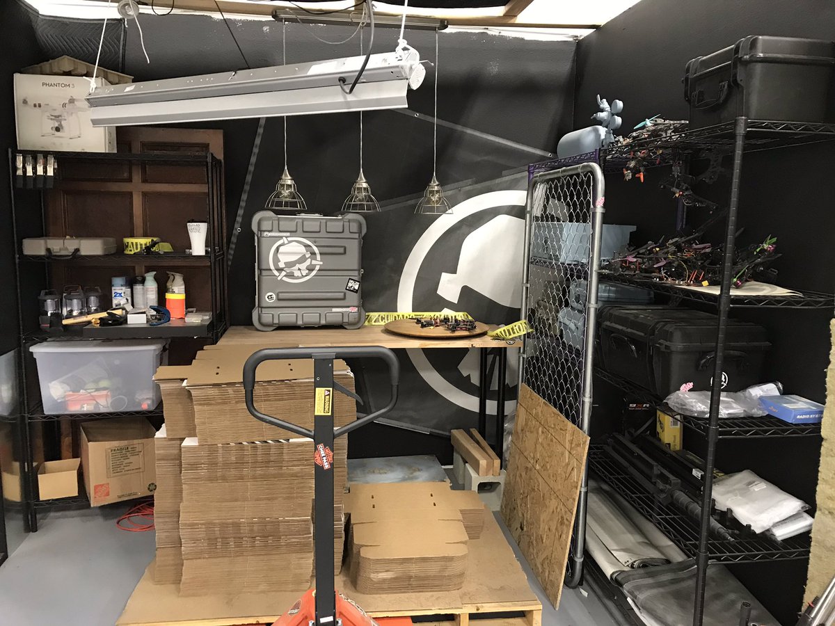 Lobo_Viking's tweet photo. Thanks again for being so awesome xHover, cool to see the #kwadbox and #RotorRiot sets
#2nHalfMinutesLate #kwadlicious #BMPR #FPV #drones #fpvracing #multitotors #fpvfreestyle #quadcopters #kwad #Stingy #xhoverllc #Emax #MultiGP #fpvaddict #QUADdiction #fpvracinglife #swvft https://t.co/EXRhJ4T2R5