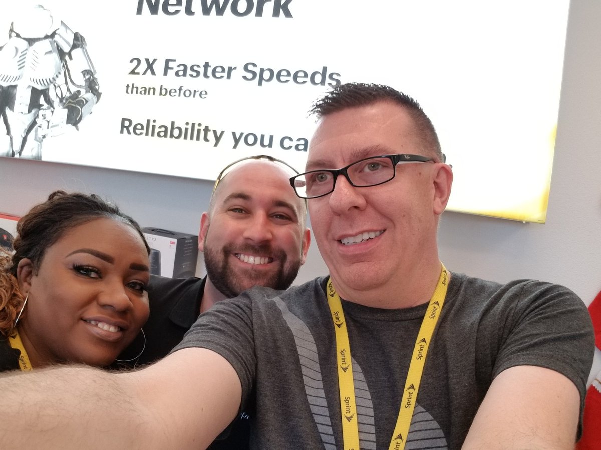 We're waiting down here at @Sprint4LV where you get $100 for every line your switch over. Credit union member? We will give you an extra $100 per line!! <a href="/LocalsVegas/">LasVegasLocals</a> #WeAreNW @JamesLeeWC <a href="/david_lopez702/">David Lopez</a>