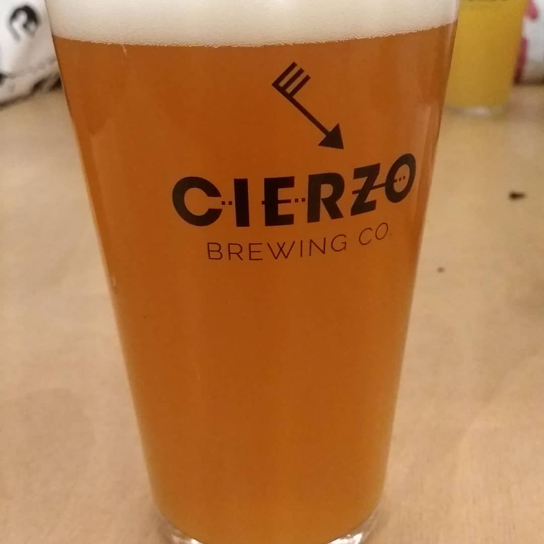 Hoy hemos venido a conocer el nuevo garito cervecero de #Zaragoza. El Cierzo Brewing Co. En pleno centro de la ciudad. #beer #cervezaartesana #cerveza #craftbeer #beerporn <a href="/cierzobrewing/">cierzobrewing</a>