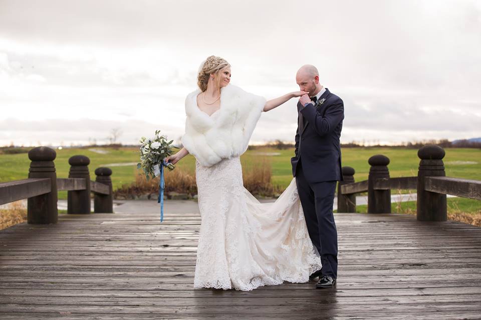 A west coast winter wedding! #winterwedding 
📷: Amazing Day Photography