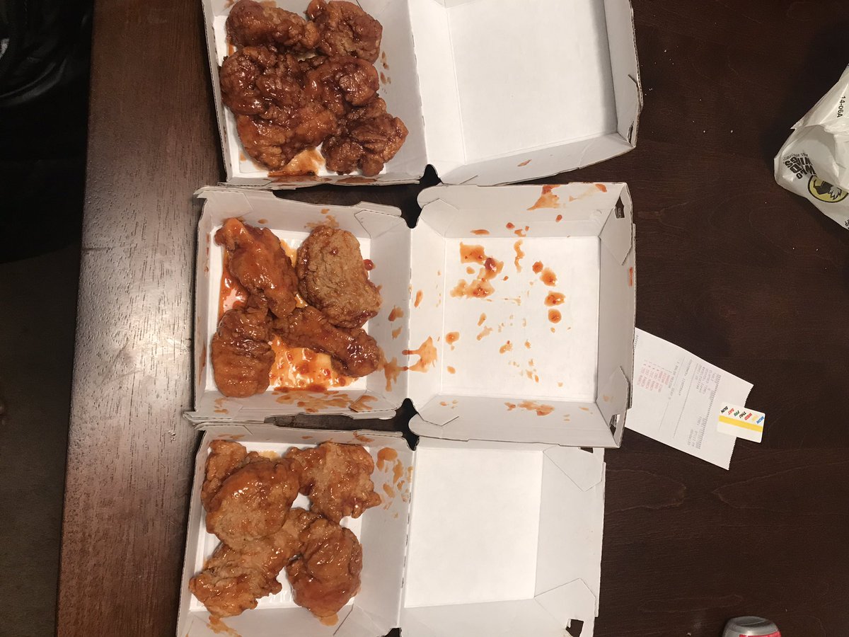 KwasiRocher's tweet photo. @BWWings this is what $15 of your food looks like #sad #wasteofmoney .. I got this from the store in warrington PA https://t.co/h0xWPHB1J4