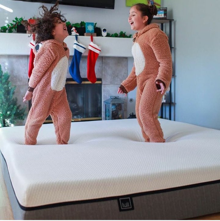 Nothing better than a brand new mattress for the holidays! 🎄🎁💖 #GetYourLullOn #Mattress #Holidays @Mycurlyduo