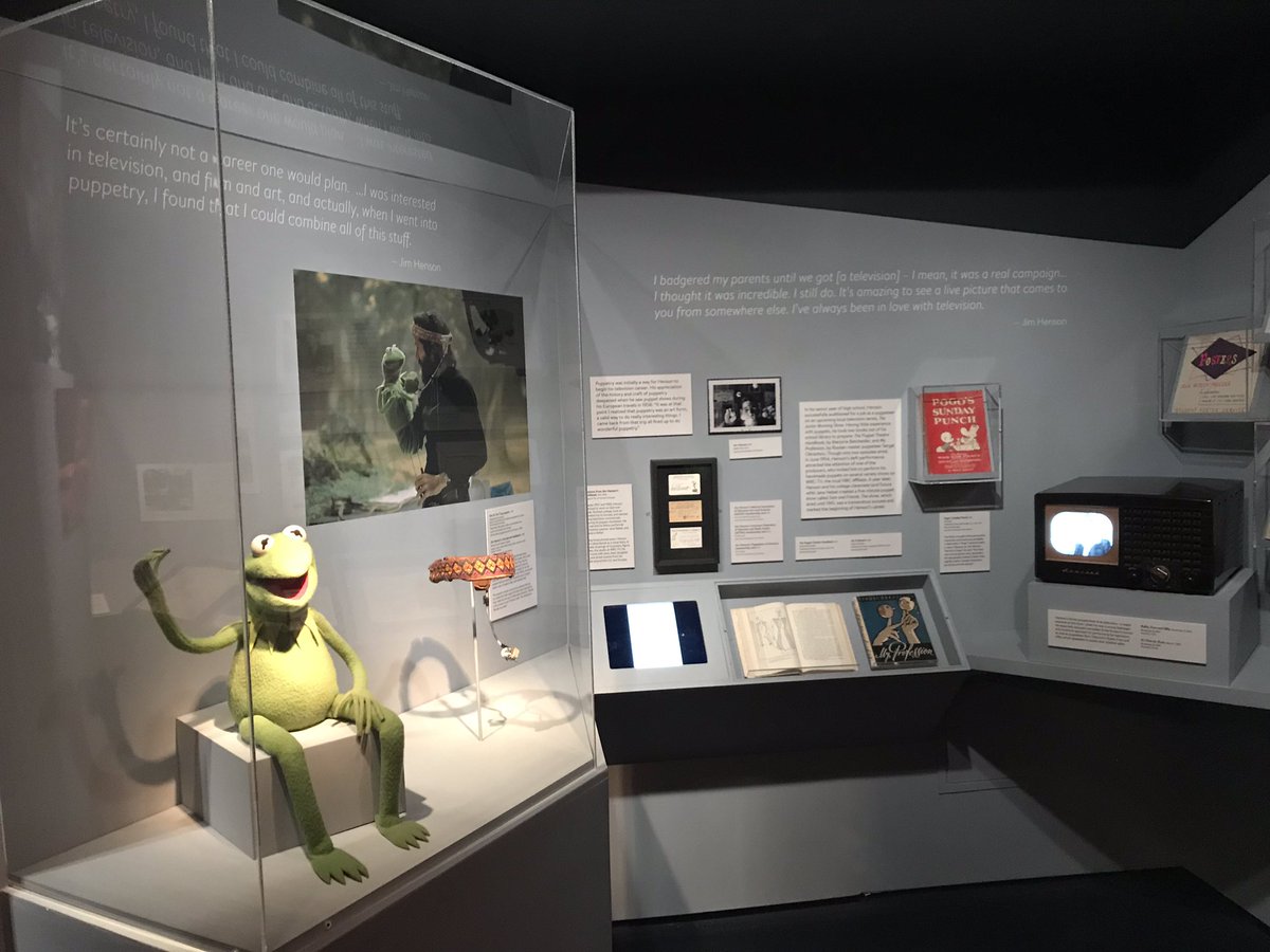 CurlySueChick19's tweet photo. How cool is this Jim Henson Exhibit at @MovingImageNYC?! I want to watch “The Dark Crystal” now! #nyc #MovingImageNYC #JimHenson #Muppets #Kermit #SesameStreet #MissPiggy #TheSwedishChef #MuppetsTakeManhattan https://t.co/UXAT2vSRe6