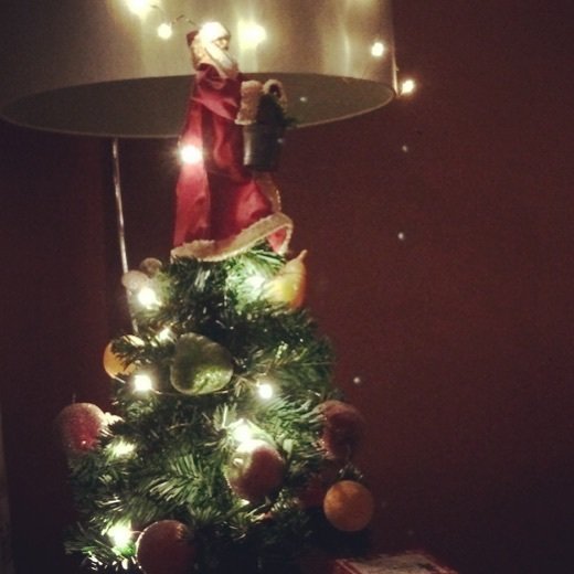 Minimalist Christmas. #simplehomeschool #simplicity #simplechristmas  #littletree bit.ly/2LwA0cT