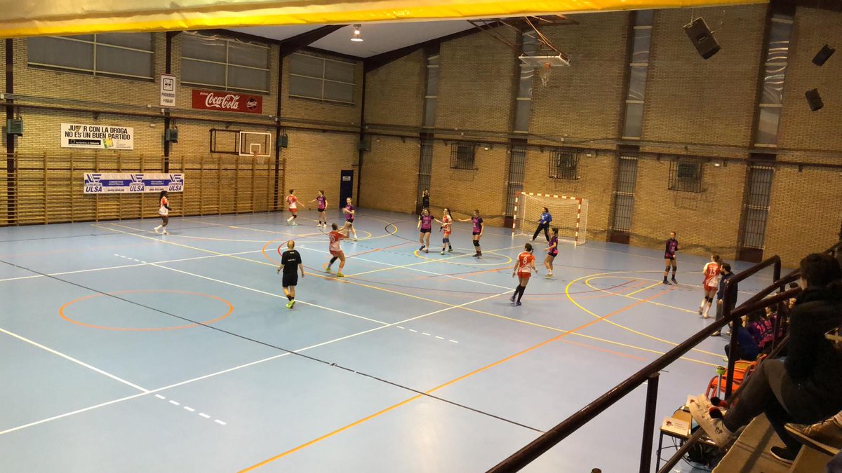 Hand Vall Valladolid (@handvall) on Twitter photo SENIOR FEMENINO
DIVISIÓN DE HONOR PLATA
+2!! Nuestras chicas despiden el año con victoria!!
<a href="/ComercialULSA/">ComercialULSA</a> Hand Vall 26 - <a href="/BalonmanoGijon/">Club Balonmano Gijón</a> 25
Enhorabuena ranitas!!🐸💪🐸💪 SENIOR FEMENINO
DIVISIÓN DE HONOR PLATA
+2!! Nuestras chicas despiden el año con victoria!!
<a href="/ComercialULSA/">ComercialULSA</a> Hand Vall 26 - <a href="/BalonmanoGijon/">Club Balonmano Gijón</a> 25
Enhorabuena ranitas!!🐸💪🐸💪