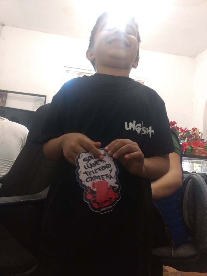stephieniice's tweet photo. @LngSHT mi hermanito desde pequeño sabe de musica, me pidio que le comprara cosas de la de ''llaves, telefono y cartera''  uffas https://t.co/dWGXO5rlNz