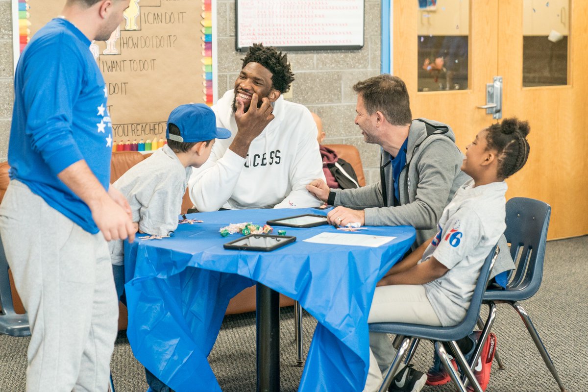 sixers's tweet photo. The team spent the afternoon with 20 kids at @BGCCamden to spread some holiday cheer during the #SeasonOfGiving

📸https://t.co/e7EeIrb4cx | #HereTheyCome https://t.co/7FviIAySFE