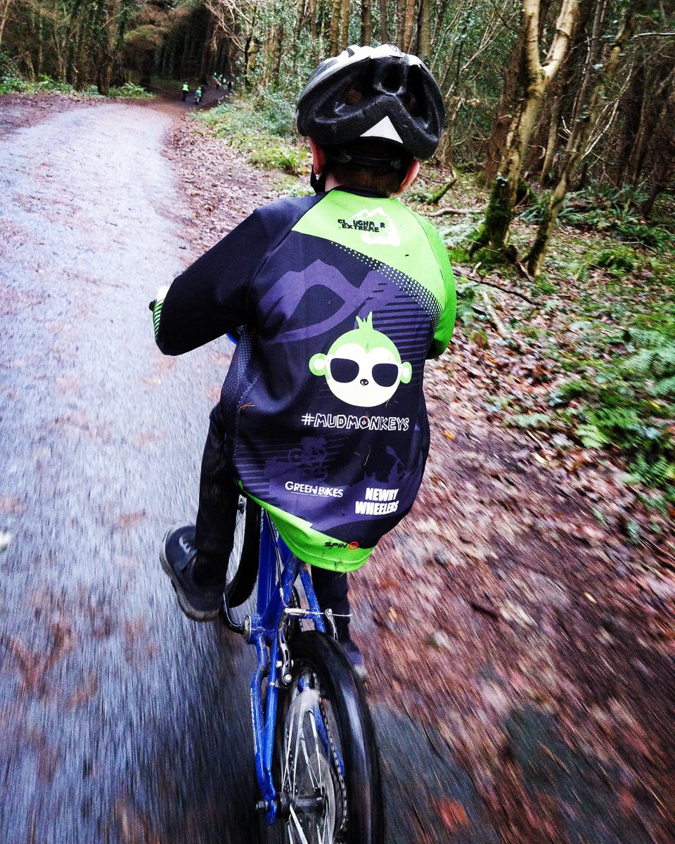 CloughmorXtreme's tweet photo. #mudmonkeys loving their new Jerseys๐Big shout out to @Spin11ireland for getting them to us before christmas, we had some very happy kids today๐
๐
#rostrevormtbtrails #mtblife @IreCyclingFed @GreenBikeStore @newrywheelers https://t.co/CbfadISgWl