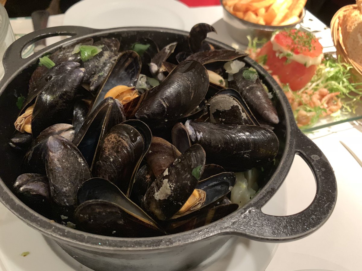neco0123's tweet photo. パリで食ったやつより、全然ブリュッセル本店のが美味かった! #ChezLeon #Bruxelles https://t.co/x2bxhLCk5R