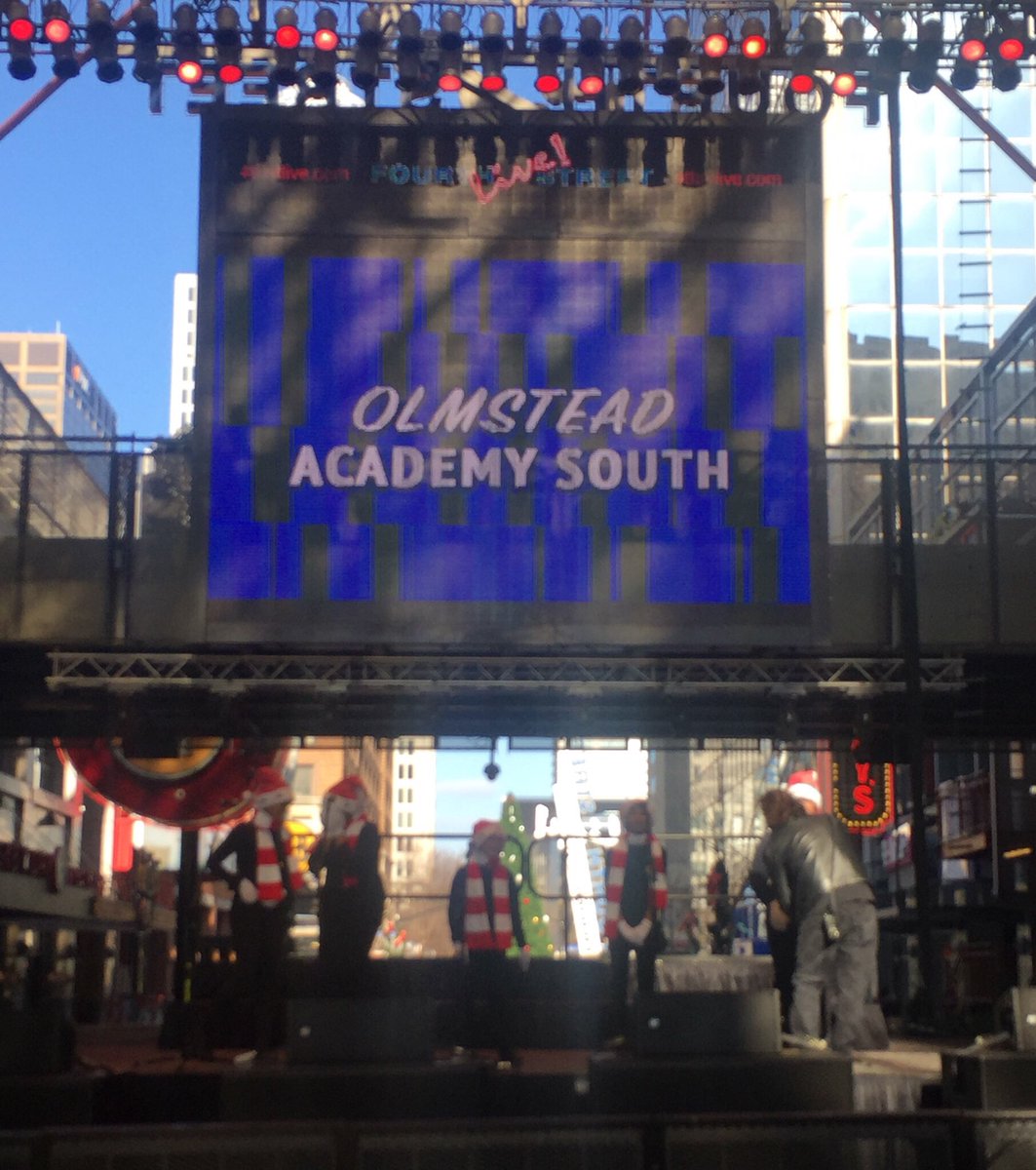 OASChorus's tweet photo. Job well done @4thstlive Selfies with Santa today! Such warm smiles on a cold Saturday afternoon! https://t.co/jp09IiglBw