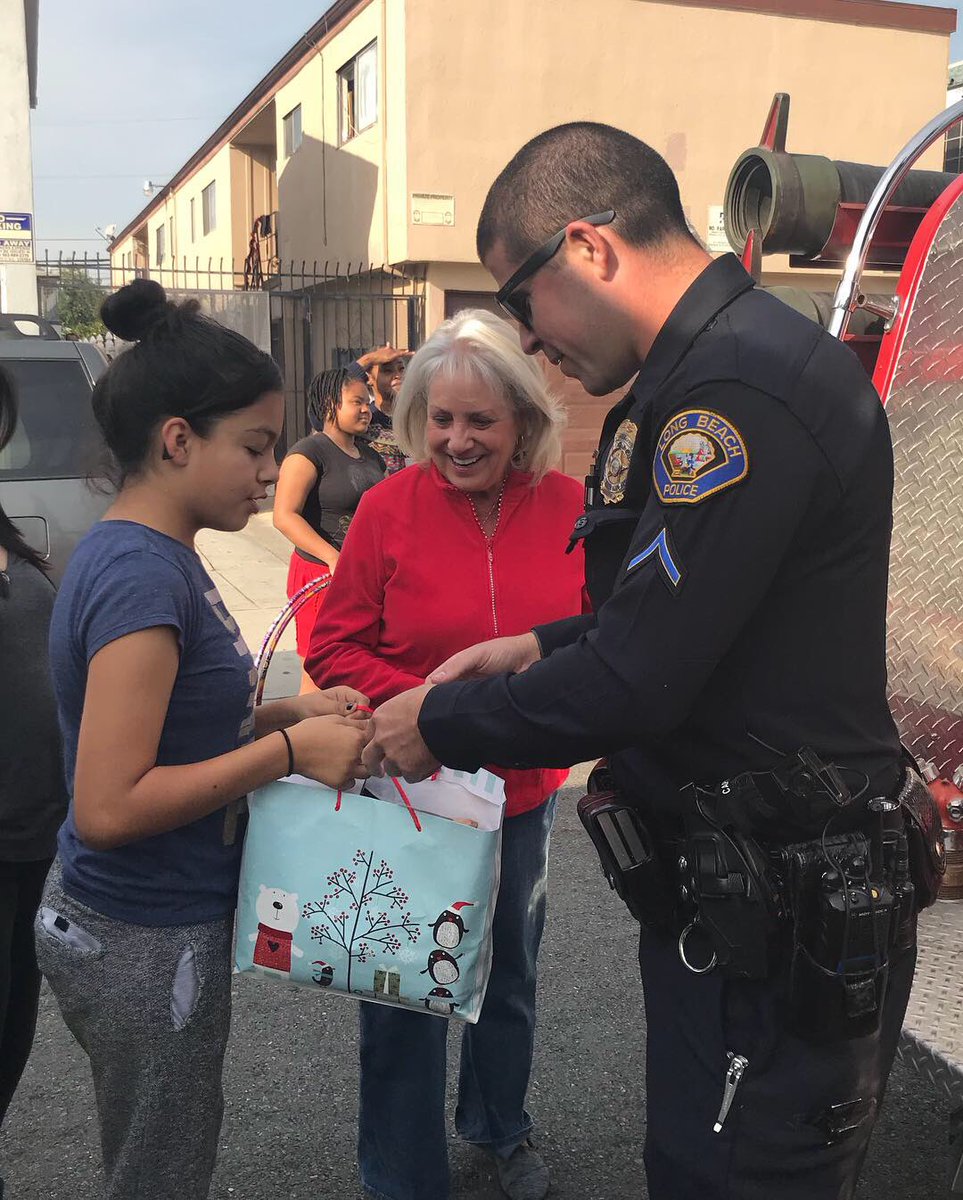 LBPD's tweet photo. Toy patrol or bike patrol? ππ Smiles all around with the Siquid Family!! #LBPCares #ToyPatrol #LongBeach #LBPD https://t.co/l7NB4NAr3Z