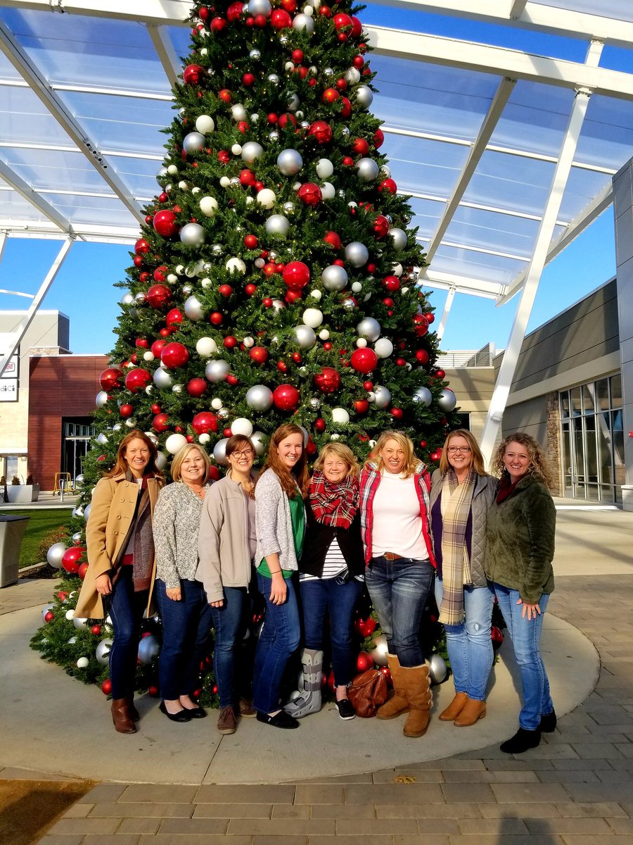 meaganpatterson's tweet photo. Call this my TRIBE, my CREW, my TEAM, or my FAMILY.  Whatever you call it, whoever you are, you NEED one! #love #loyalty #leadership #luckyme https://t.co/wanb9Tgdf3