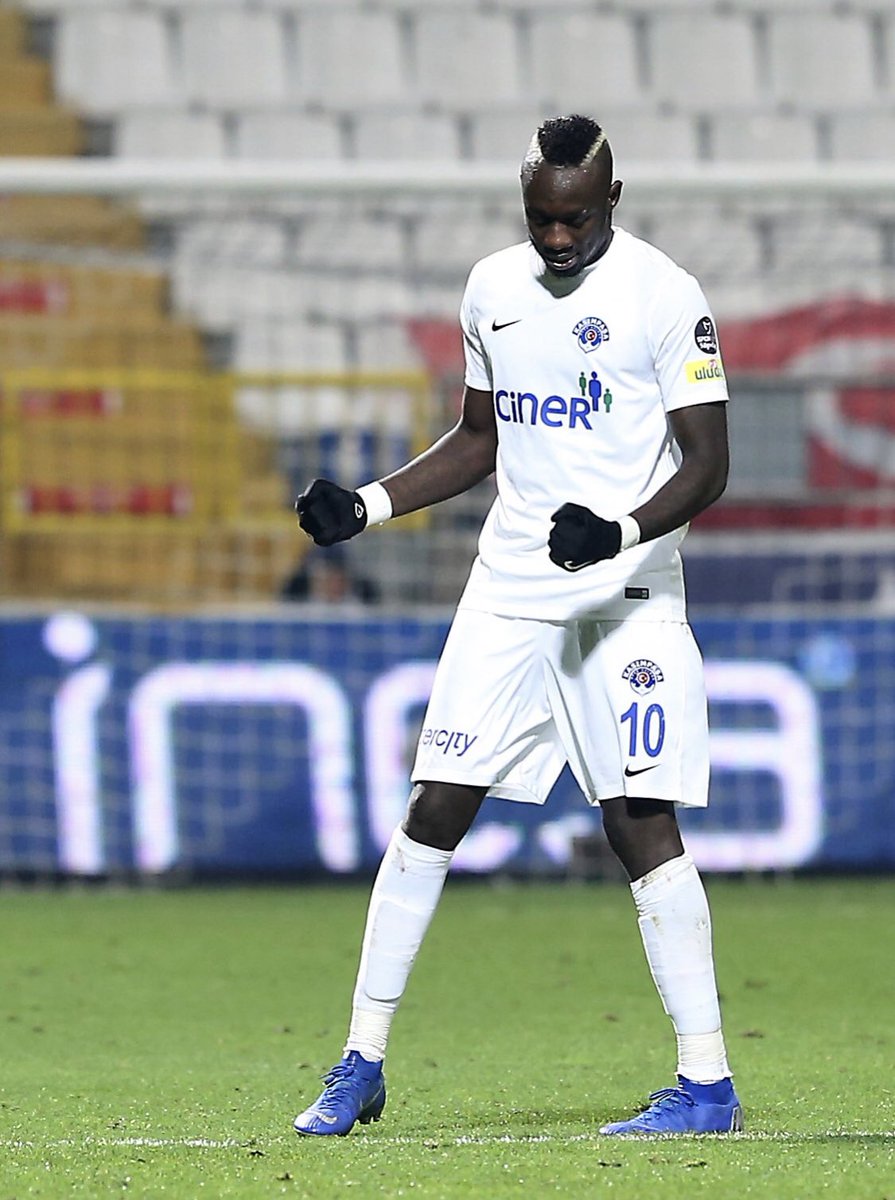 frikik10's tweet photo. 🎯Mbaye Diagne, attığı 20 golle Süper Lig tarihinde ilk yarı maçlarında en çok gol atan yabancı futbolcu unvanını da ele geçirdi. 

⚽2000-01 sezonunda 18 gol atan Mario Jardel'i geride bırakan Diagne, bu alanda rekorun sahibi oldu. https://t.co/hzdxmCrOgl