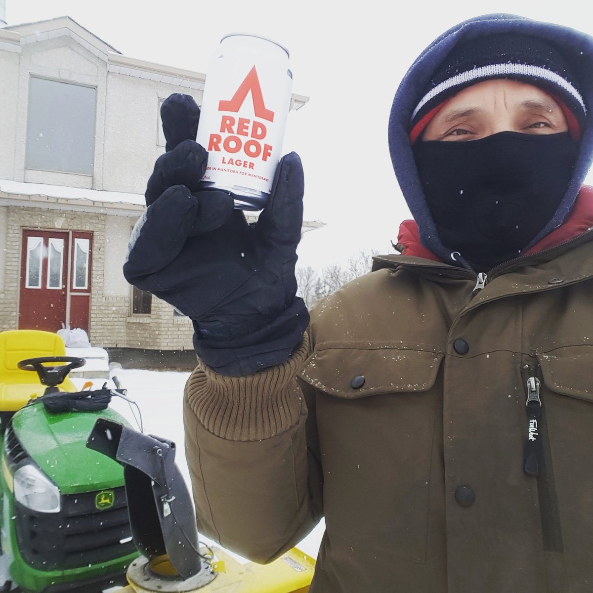 franklandry's tweet photo. A cold beer helps when it's time to snowblow the driveway....
#winter https://t.co/49MaaX1CeW