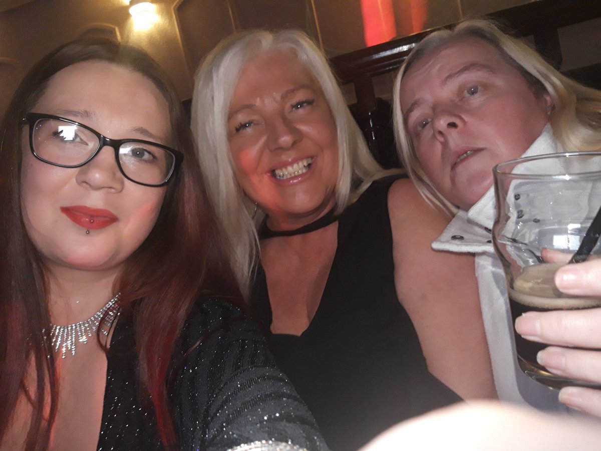 gemmacaddell86's tweet image. here 30 mins, THIRTY! 

#alcos #hallions 

daughter, mum, aunt