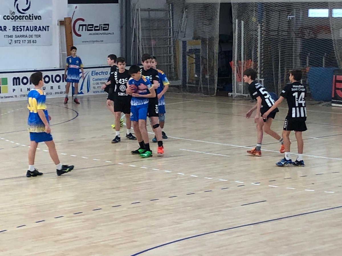 hstcugat's tweet photo. #LligCat Infantil masculí
@UESarria77 29 - 19 Infantil masculí
Bon partit de l'equip entrenat per Gerard March "Popi" a un camp complicat contra un dels millors equip de Catalunya.
Bona defensa i molt regulars!
#SantCugat #HSC #Handboldelbo #Grandefensa #Eradificil #Satisfets https://t.co/0xT3wK3vZJ